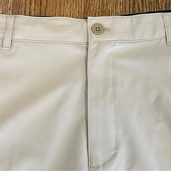 IZOD Golf Flat Front Tan Khaki Shorts 36 Classic Fit - Picture 2 of 10